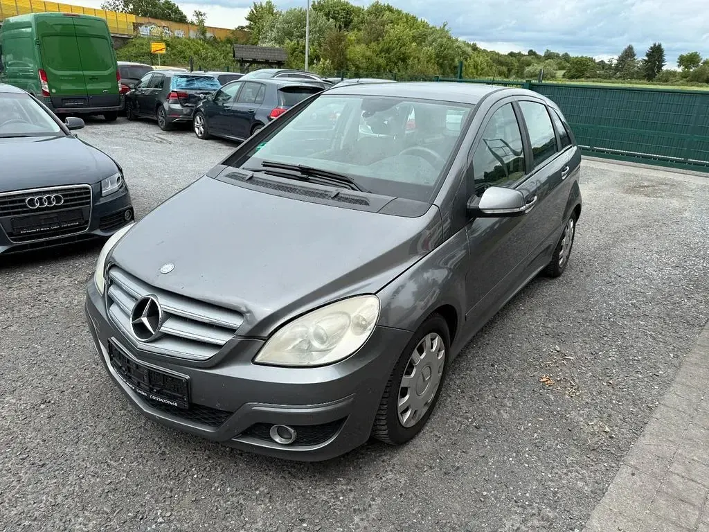 Gebraucht Mercedes B180 109 PS (80 kW) 2009 Grau Van / Kleinbus