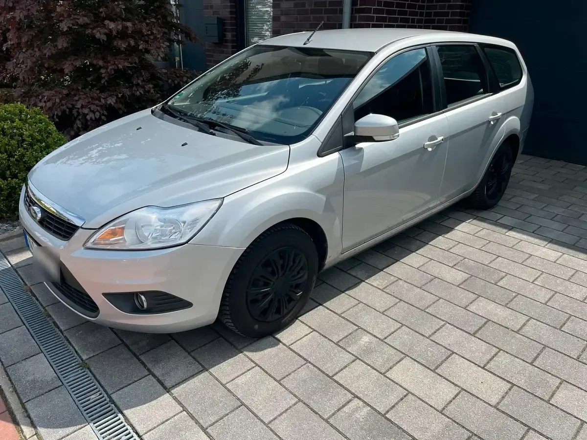 Gebraucht Ford Focus 109 PS (80 kW) 2010 Silber Kombi