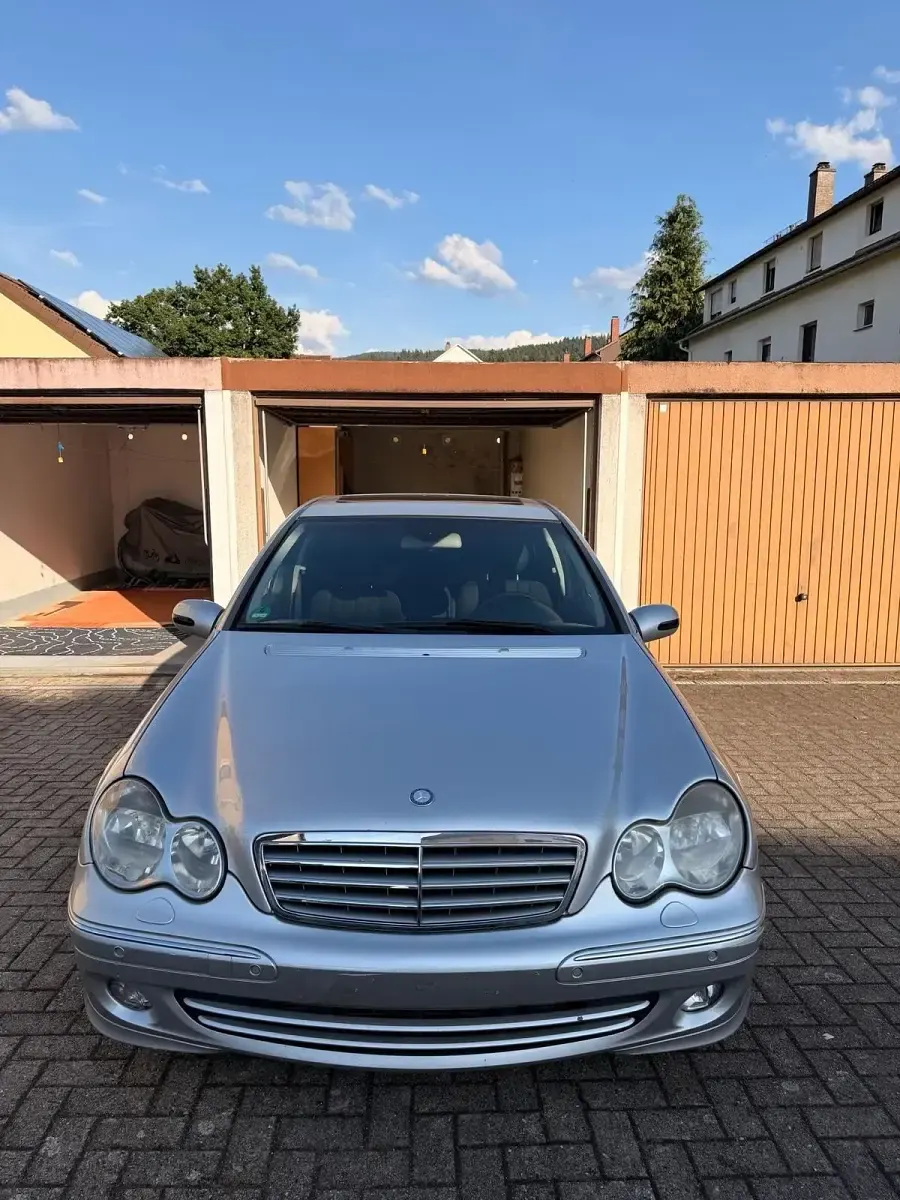 Gebraucht Mercedes C200 163 PS (119 kW) 2004 Silber Limousine