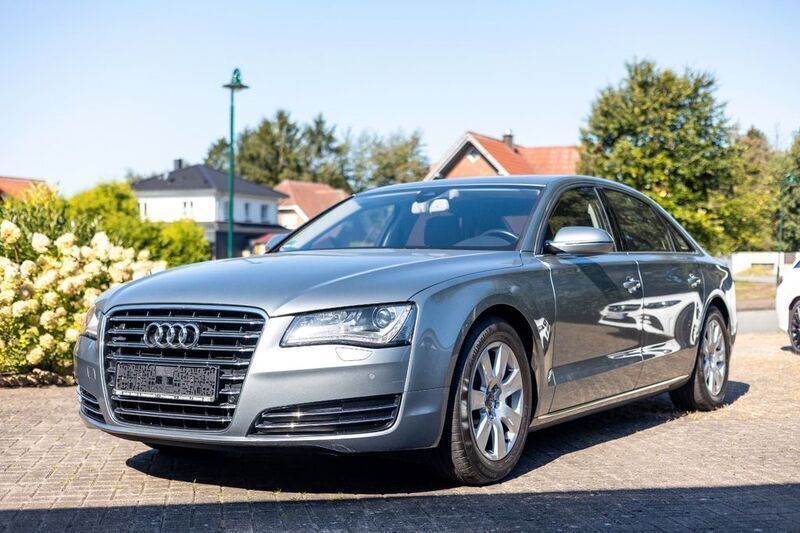 Grau Gebraucht 2010 Audi A8L Ambiente Limousine | 21.000 € (Teuer) - Bild 1/4
