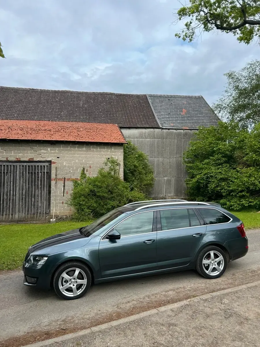 Używany Skoda Octavia 180 KM (132 kW) 2014 Andere farben Kombi