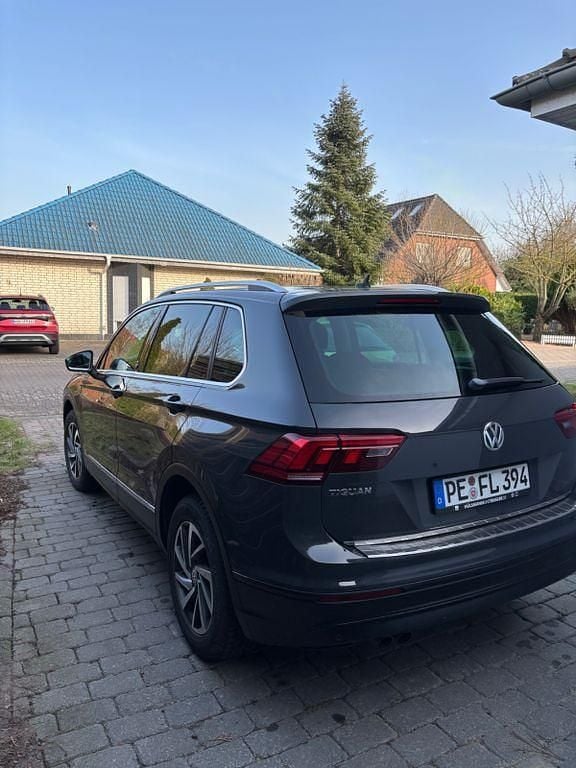 Gebraucht VW Tiguan Sound 150 PS (110 kW) 2017 Grau SUV