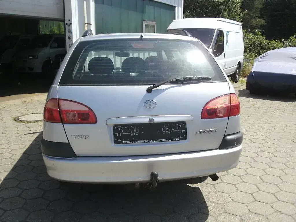 Gebraucht Toyota Avensis Sol 129 PS (94 kW) 2002 Silber Limousine