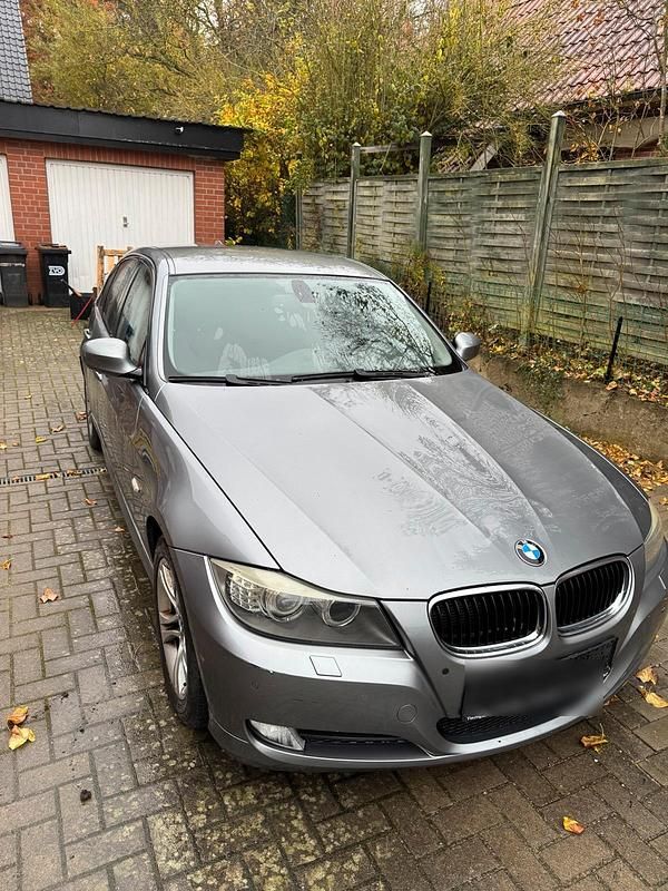 Blau Gebraucht 2009 BMW 320 Limousine | 3.000 € (Superpreis) - Bild 1/4