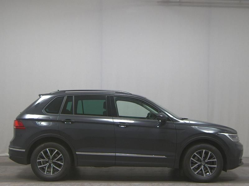 Grau Gebraucht 2021 VW Tiguan Life SUV | 18.980 € (Superpreis) - Bild 1/4