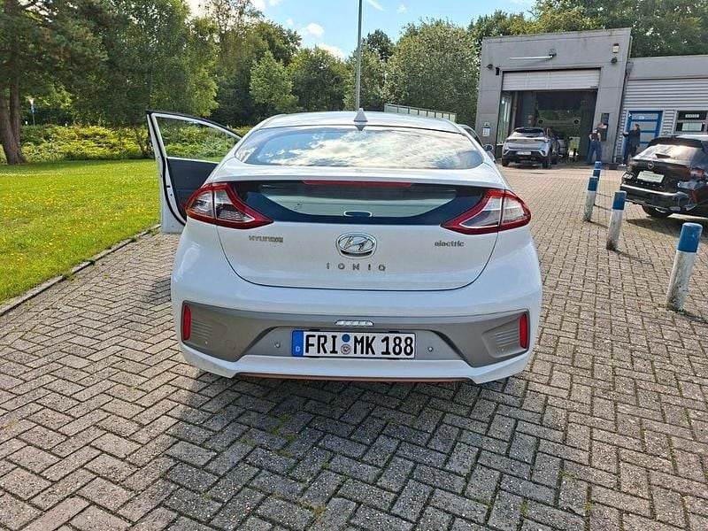 Gebraucht Hyundai Ioniq Prime 88 kW (120 PS) 2019 Weiß Kleinwagen