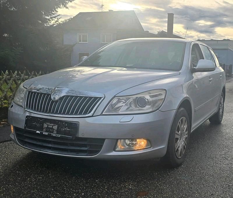 Grau Gebraucht 2010 Skoda Octavia Kombi | 1.550 € (Superpreis) - Bild 1/4