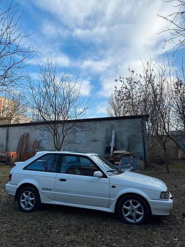 Gebraucht Mazda 323 143 PS (105 kW) 1988 Weiß Kleinwagen