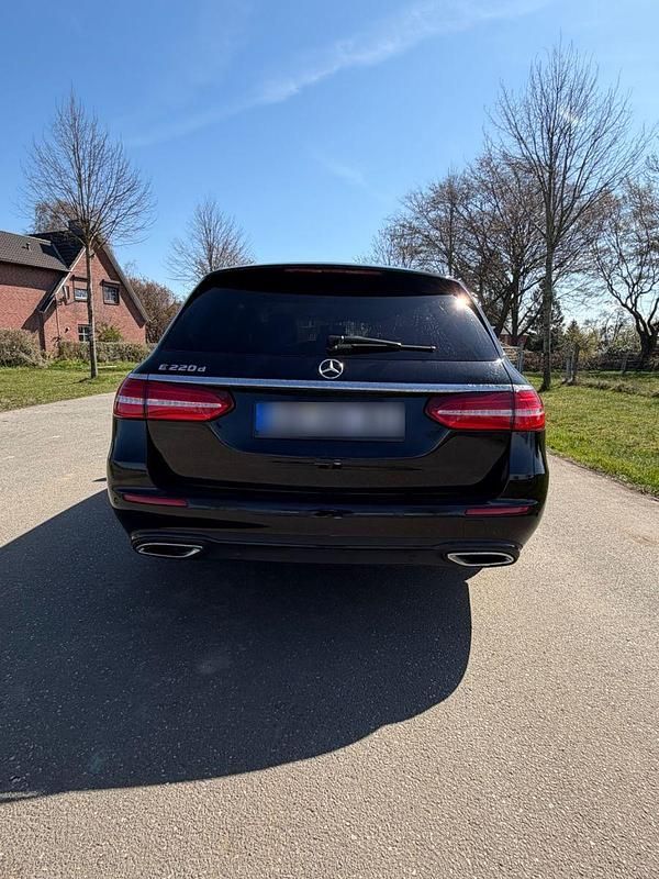 Gebraucht Mercedes E220 Edition 194 PS (142 kW) 2019 Schwarz Kombi