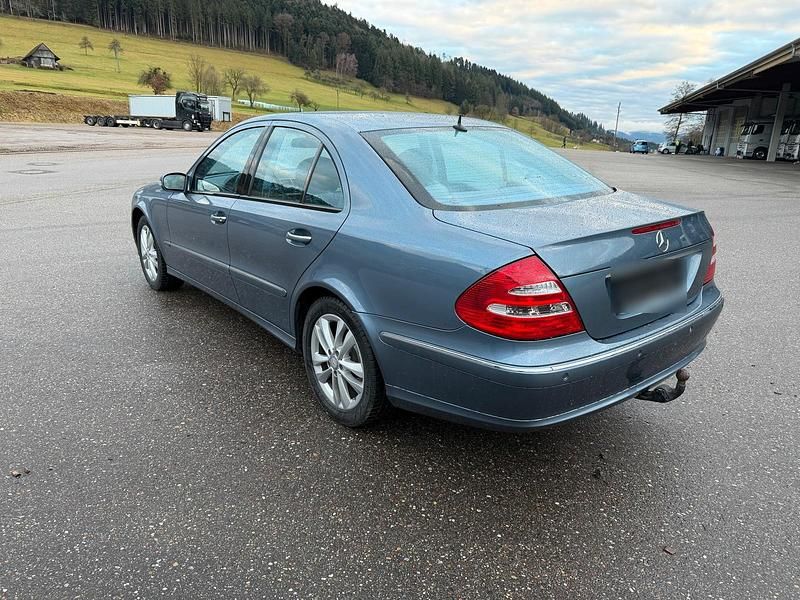 Gebraucht Mercedes E280 190 PS (139 kW) 2006 Blau Limousine