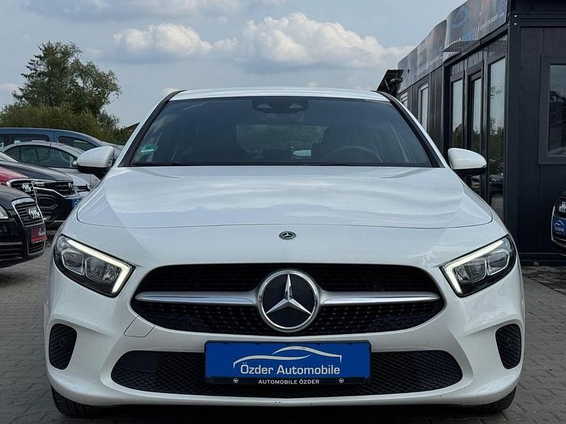 Gebraucht Mercedes A200 Business 163 PS (119 kW) 2018 Weiß Limousine