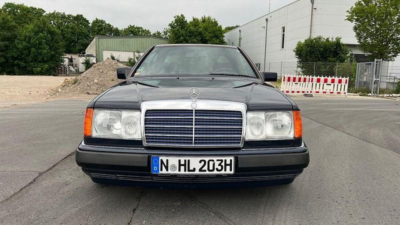 Gebraucht Mercedes E300 179 PS (131 kW) 1990 Blau Coupé