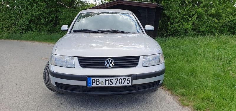 Silber Gebraucht 1997 VW Passat Basis Limousine | 4.400 € - Bild 1/4