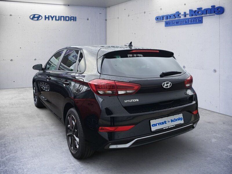 Gebraucht Hyundai i30 Advantage 140 PS (102 kW) 2024 Abyss black Limousine