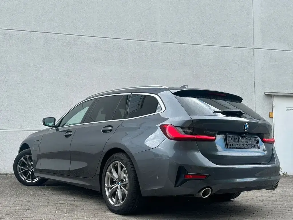 Gebraucht BMW 330e Sport Line 184 PS (135 kW) 2021 Grau Limousine