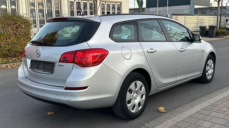 Gebraucht Opel Astra Selection 110 PS (80 kW) 2011 Silber Kombi
