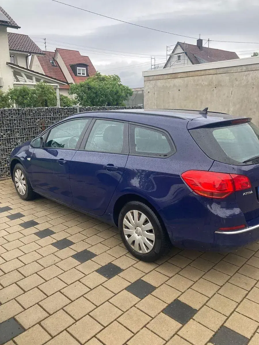 Gebraucht Opel Astra 131 PS (96 kW) 2012 Blau Kombi