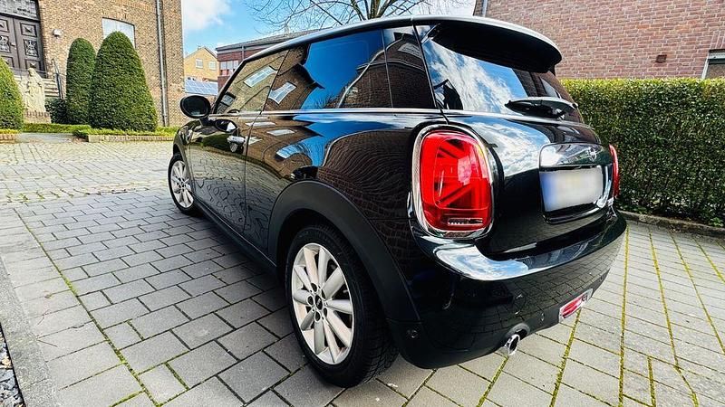 Gebraucht Mini Cooper D 116 PS (85 kW) 2018 Schwarz Kleinwagen