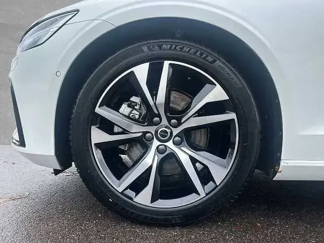 Gebraucht Volvo V60 145 PS (106 kW) 2025 Kombi