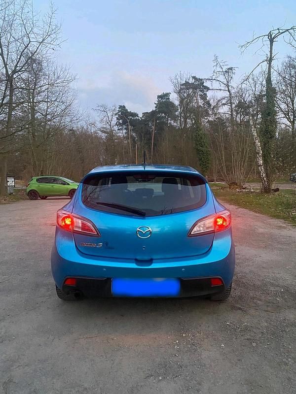 Gebraucht Mazda 3 105 PS (77 kW) 2010 Blau Kleinwagen
