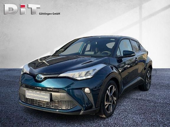 Dunkeltürkisblau metallic Gebraucht 2023 Toyota C-HR Team SUV | 22.990 € (Guter Preis) - Bild 1/4