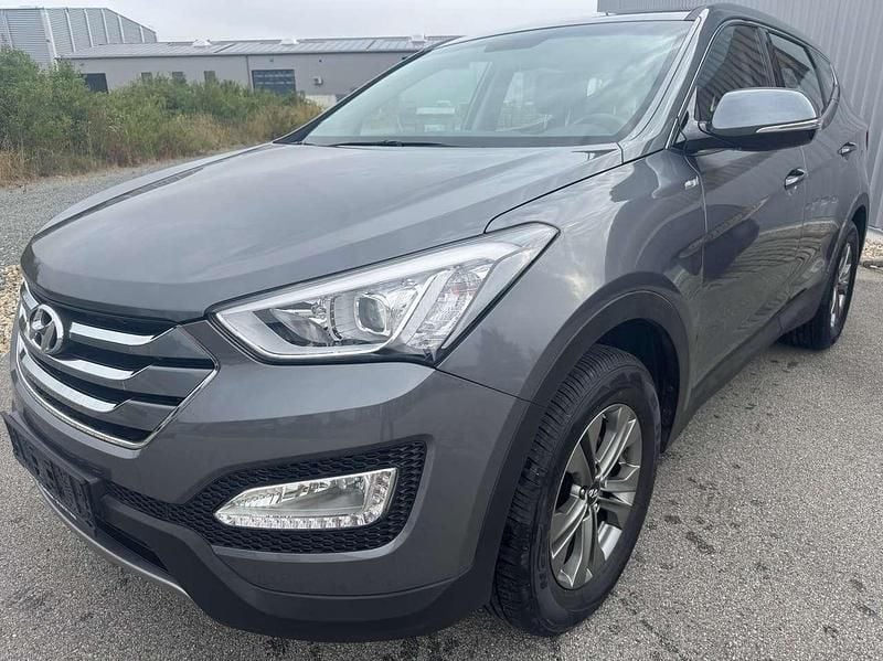 Titanium silver Gebraucht 2016 Hyundai Santa Fe Trend SUV | 11.995 € (Fairer Preis) - Bild 1/4