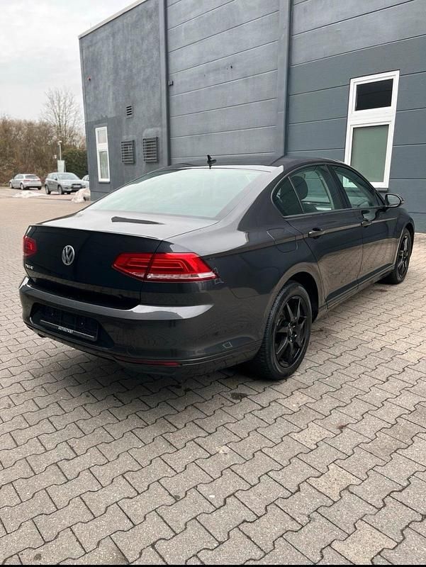 Gebraucht VW Passat 150 PS (110 kW) 2018 Schwarz Limousine