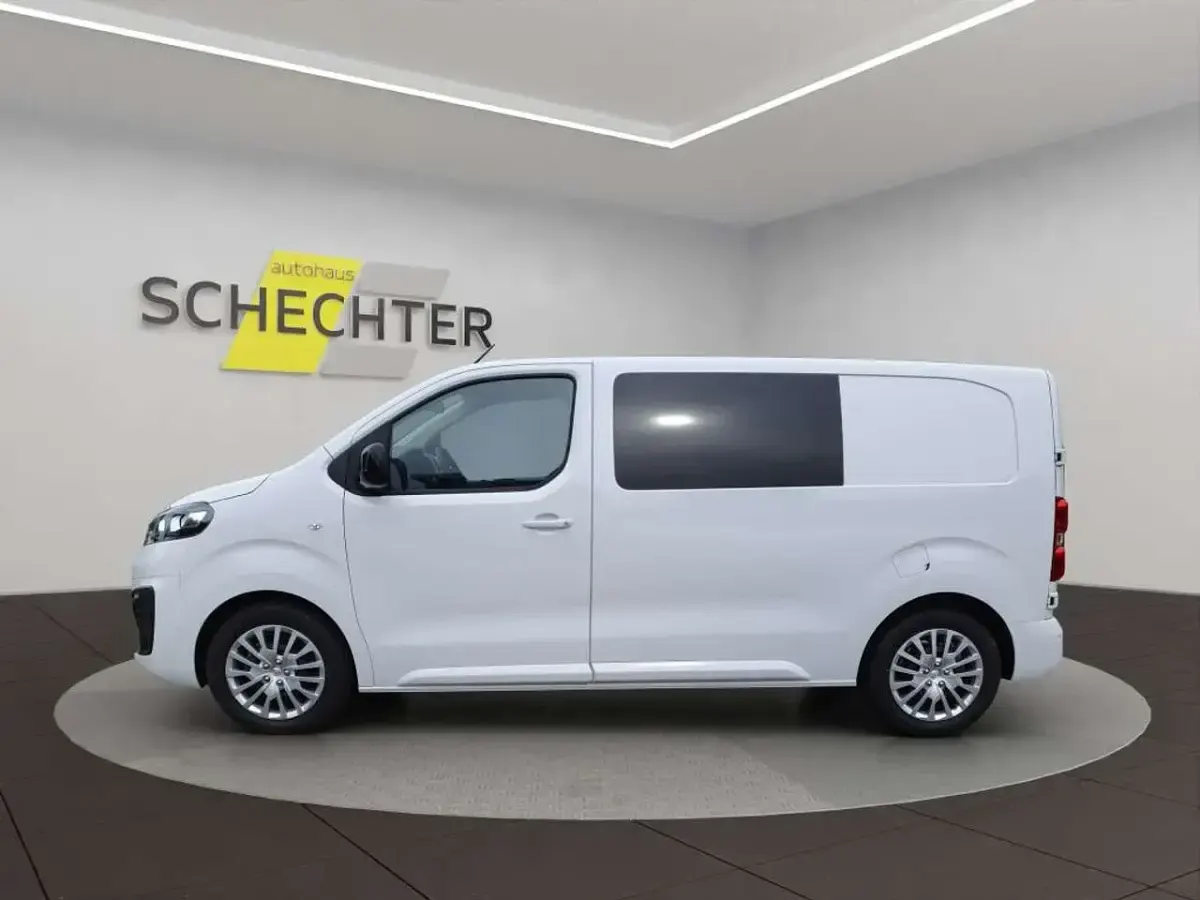Gebraucht Opel Vivaro-e Combi 144 PS (105 kW) 2024 Kaolin weiß Van / Kleinbus