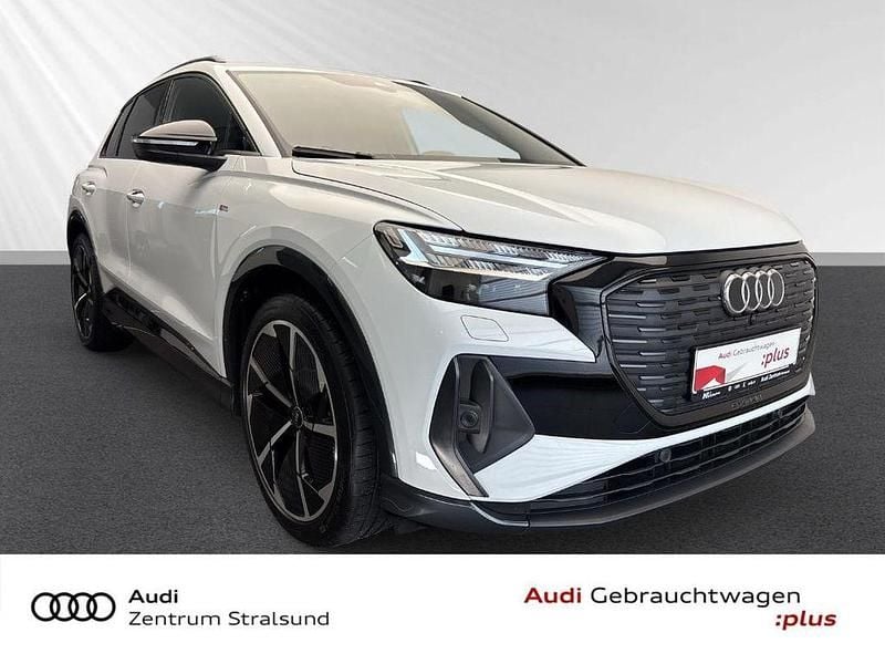 Gletscherweiß metallic Gebraucht 2022 Audi Q4 e-tron Basis SUV | 33.920 € (Etwas zu teuer) - Bild 1/4