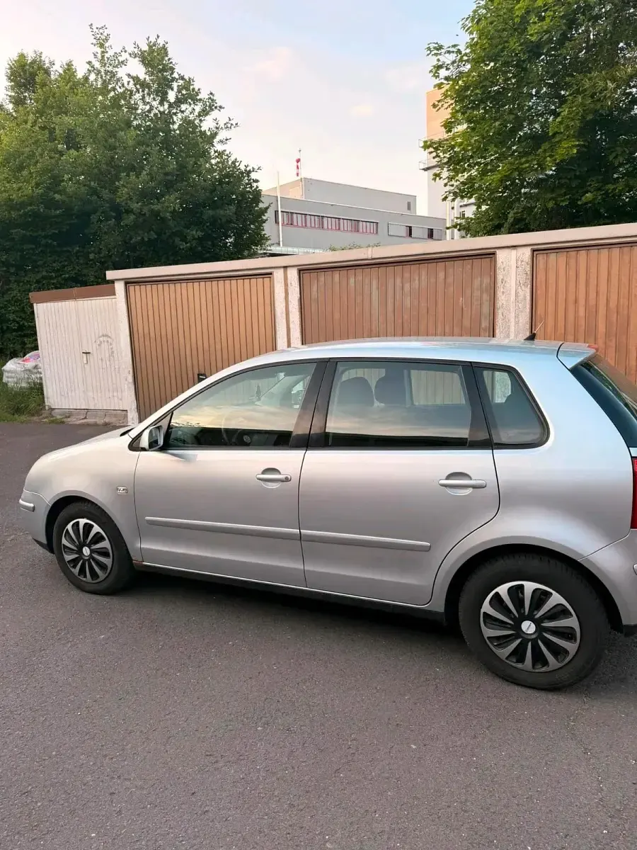 Gebraucht VW Polo 75 PS (55 kW) 2003 Silber Kleinwagen