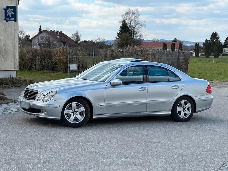 Gebraucht Mercedes E270 177 PS (130 kW) 2002 Silber Limousine