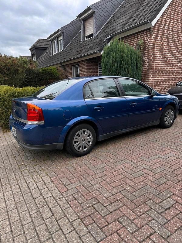Blau Gebraucht 2002 Opel Vectra Limousine | 2.499 € (Teuer) - Bild 1/4