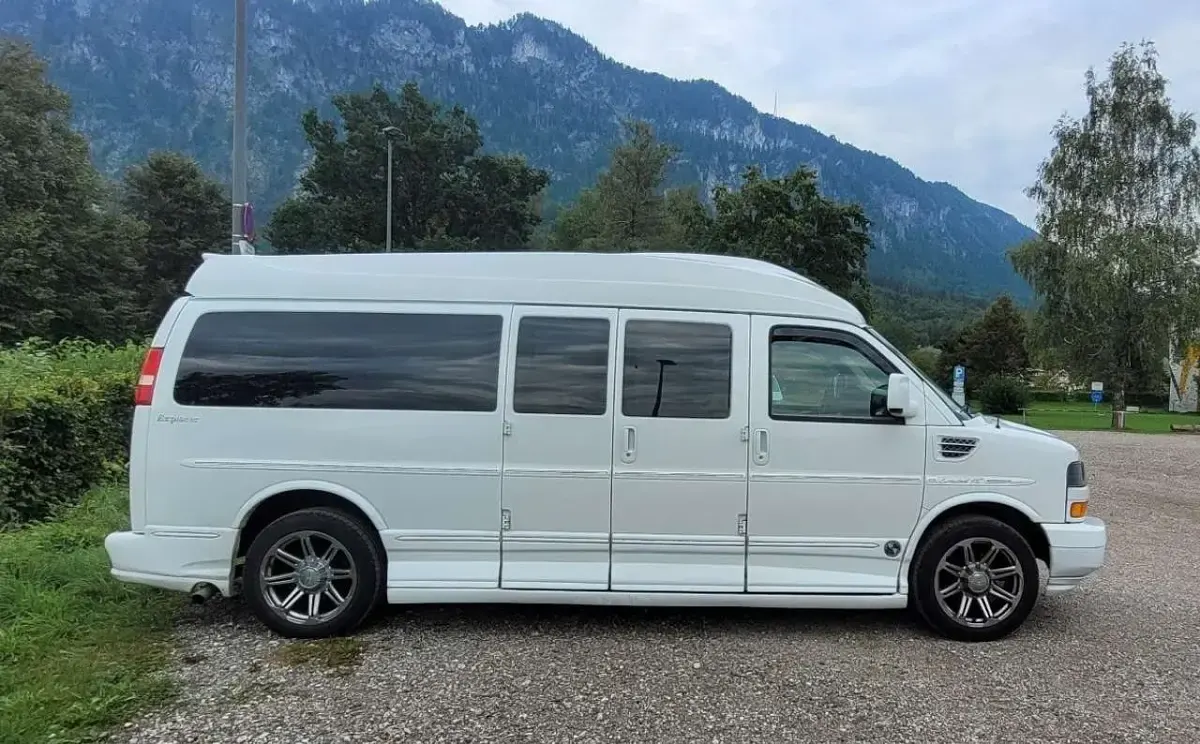 Używany Chevrolet Express 328 KM (241 kW) 2013 Biały Minivan