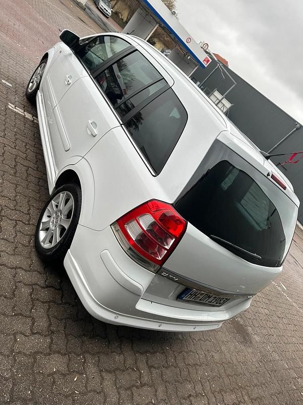 Gebraucht Opel Zafira 125 PS (91 kW) 2012 Weiß Van / Kleinbus