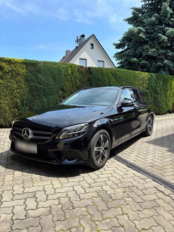 Schwarz Gebraucht 2020 Mercedes C180 Avantgarde Kombi | 23.800 € (Guter Preis) - Bild 1/4