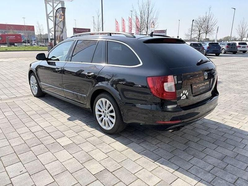 Gebraucht Skoda Superb Exclusive 140 PS (102 kW) 2013 Andere Limousine