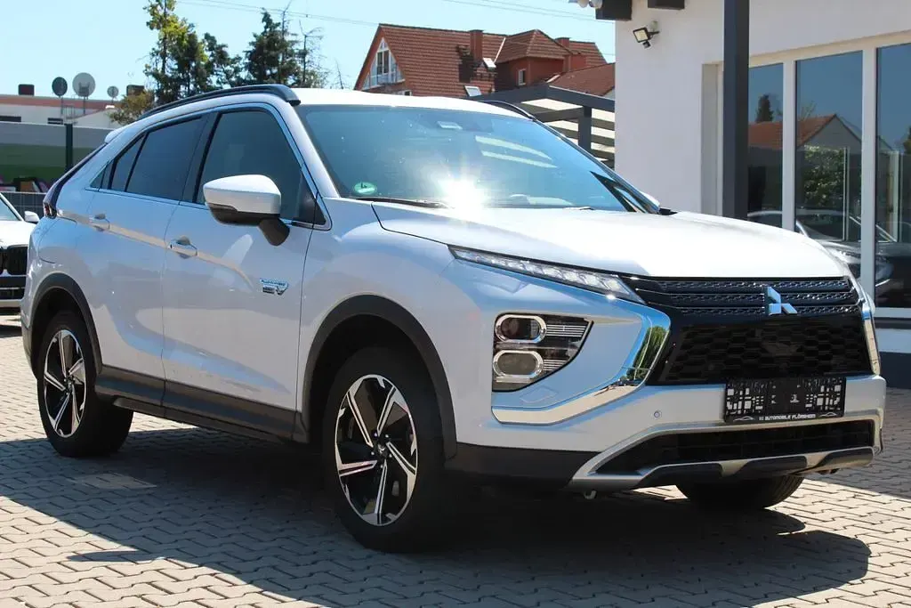 Gebraucht Mitsubishi Eclipse Cross Plus 188 PS (138 kW) 2024 Weiß SUV