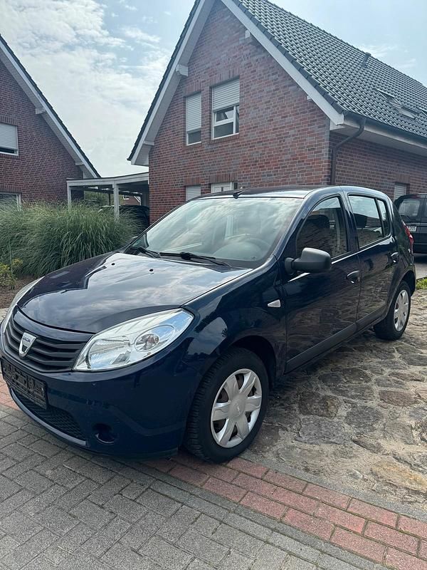 Blau Gebraucht 2010 Dacia Sandero Kleinwagen | 850 € (Etwas zu teuer) - Bild 1/4