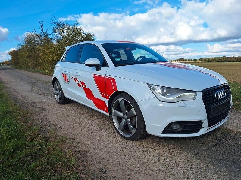 Weiß Gebraucht 2013 Audi A1 Sportback S-Line Kleinwagen | 7.999 € (Guter Preis) - Bild 1/4