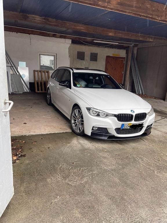 Weiß Gebraucht 2016 BMW 320 M Sport Kombi | 15.900 € (Fairer Preis) - Bild 1/4