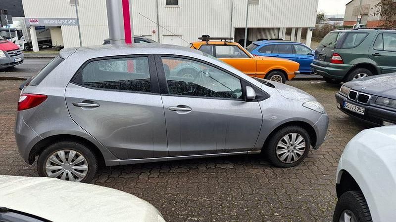 Gebraucht Mazda 2 Independence 75 PS (55 kW) 2010 Silber Kleinwagen