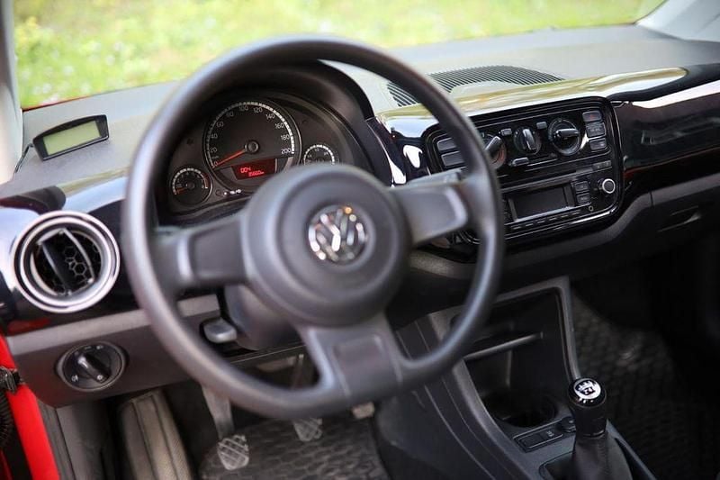 Usado VW up! 60 HP (44 kW) 2015 Vermelho Citadino