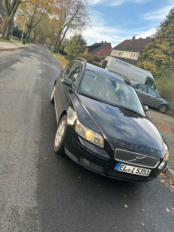 Schwarz Gebraucht 2004 Volvo V50 Kombi | 1.950 € - Bild 1/4