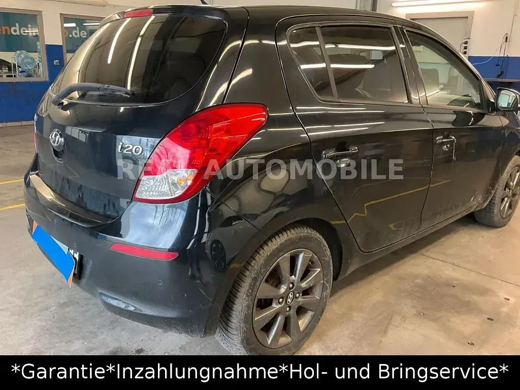 Gebraucht Hyundai i20 Edition 86 PS (63 kW) 2014 Schwarz Kleinwagen