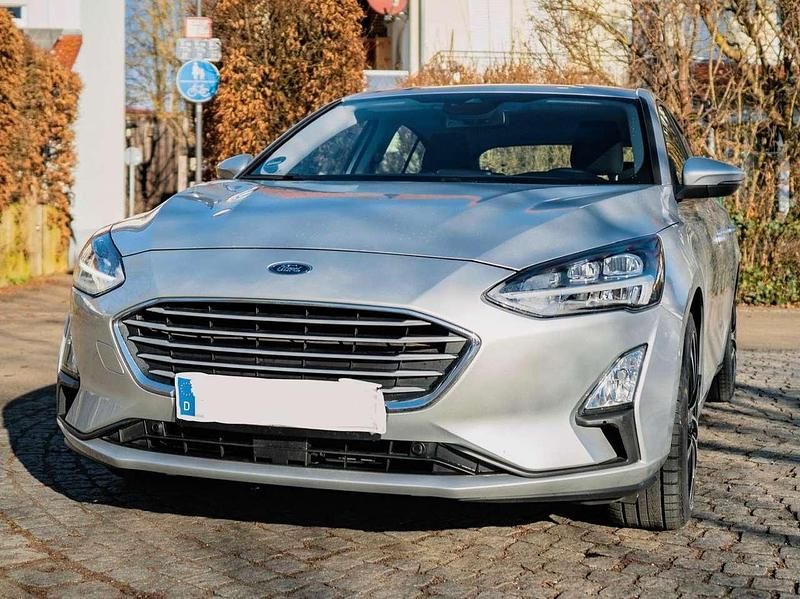 Polarsilber metallic Gebraucht 2021 Ford Focus Kleinwagen | 12.000 € (Guter Preis) - Bild 1/4