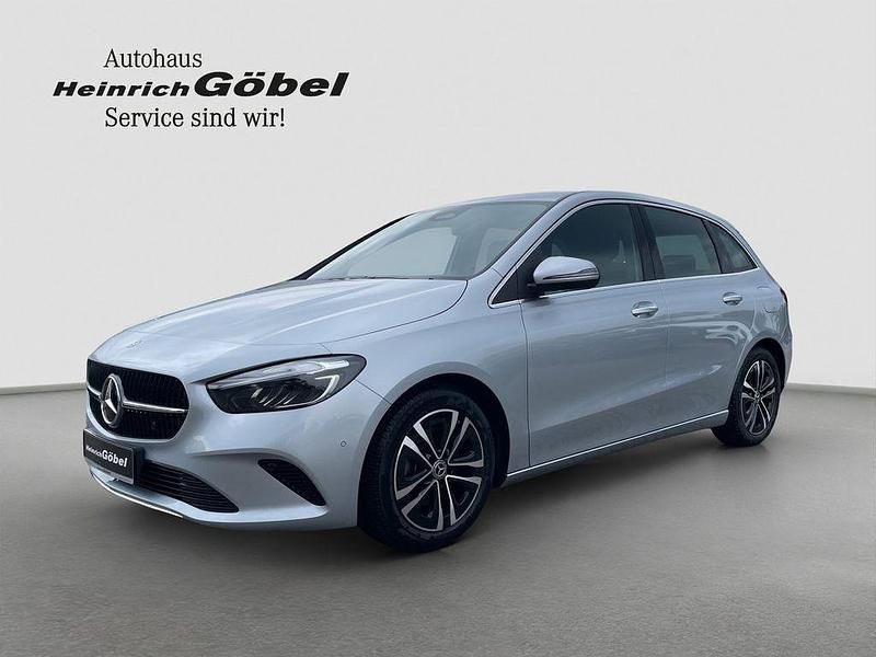 Lack hightechsilber Gebraucht 2024 Mercedes B180 Progressive Van / Kleinbus | 31.900 € (Fairer Preis) - Bild 1/4