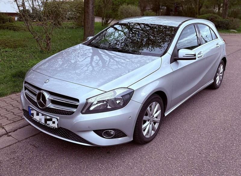 Gebraucht Mercedes A180 122 PS (89 kW) 2013 Kleinwagen