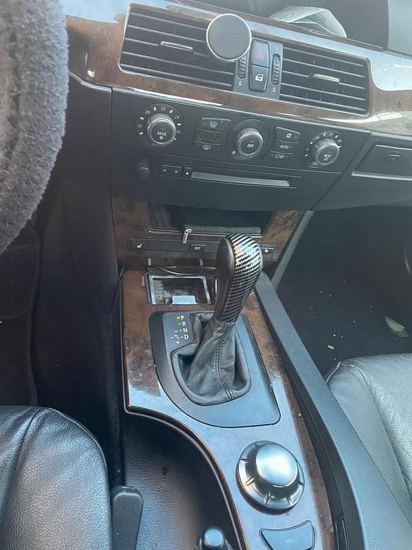 Gebraucht BMW 530 218 PS (160 kW) 2005 Silber Limousine