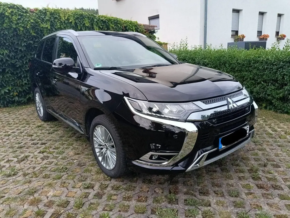 Gebraucht Mitsubishi Outlander P-HEV 224 PS (164 kW) 2019 Schwarz SUV