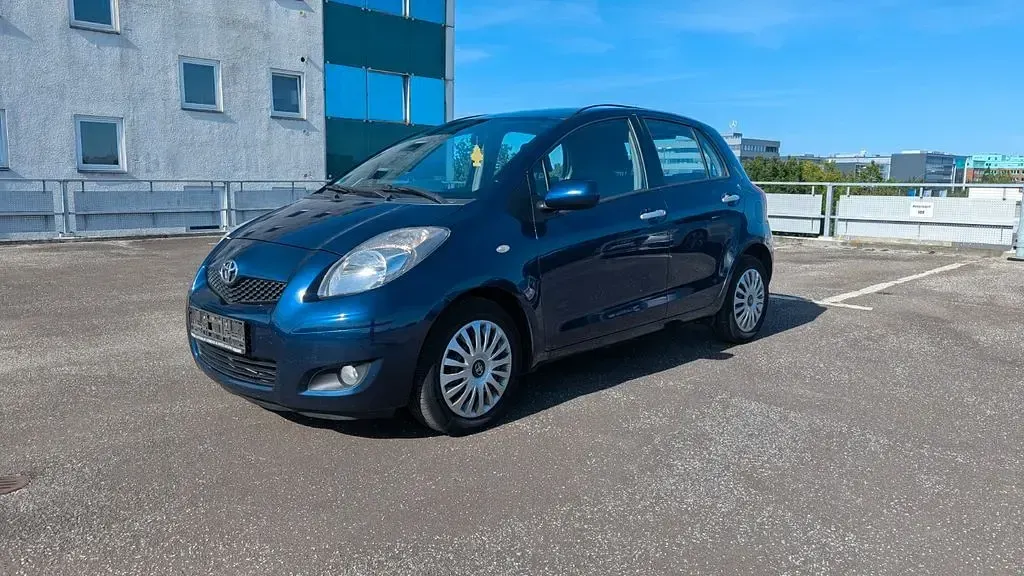 Gebraucht Toyota Yaris Life 90 PS (66 kW) 2011 Blau Kleinwagen